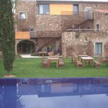 Románticas habitaciones en Hotel Arcs de Monells. Disfruta  los mejores precios de Girona